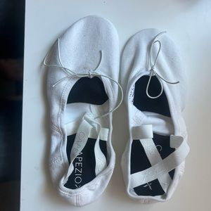 Capezio 7.5 White canvas ballet slippers